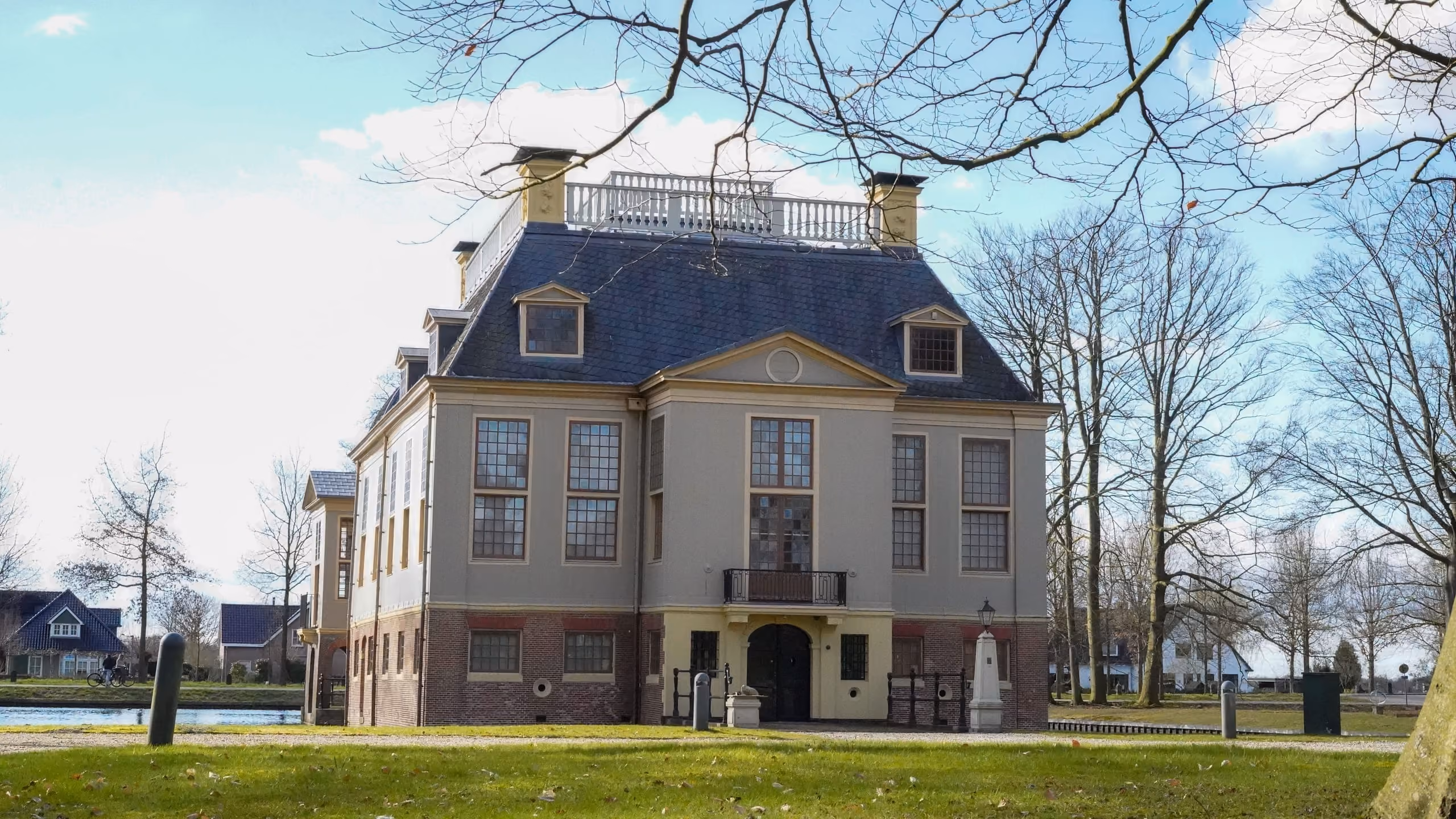 Klassieke buitenplaats met tuin, geschilderd door Drielinden